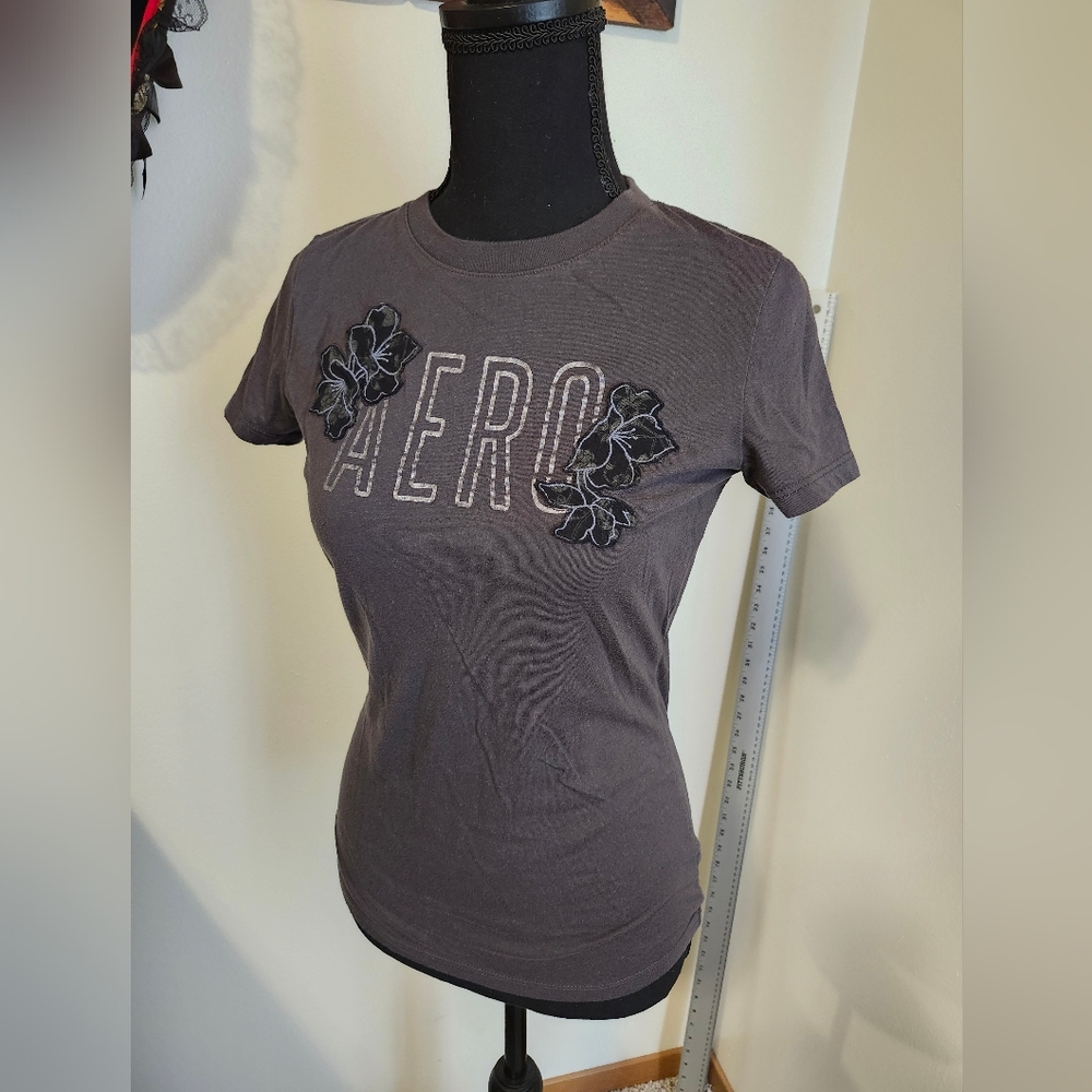 Aero Flowers Classic Crew Graphic Tee